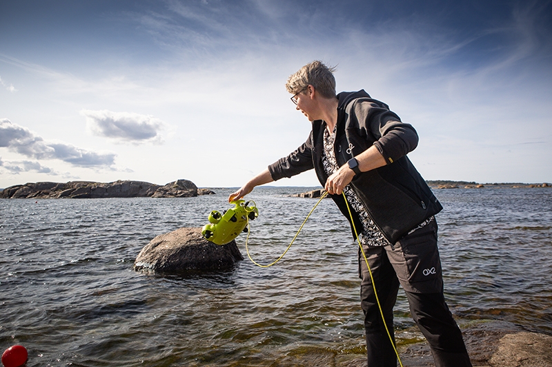 Vesidrooni toimii meribiologi Lotta Nummelinin vedenalaisina silminä.