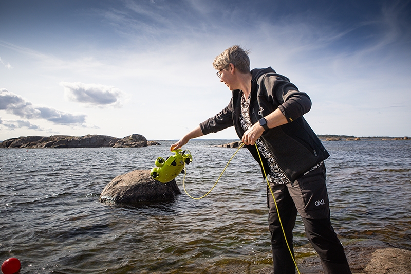 Undervattensdrönaren är marinbiologen Lotta Nummelins ögon under ytan.